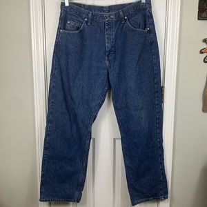 Wrangler relaxed fit denim blue jeans 36x30.